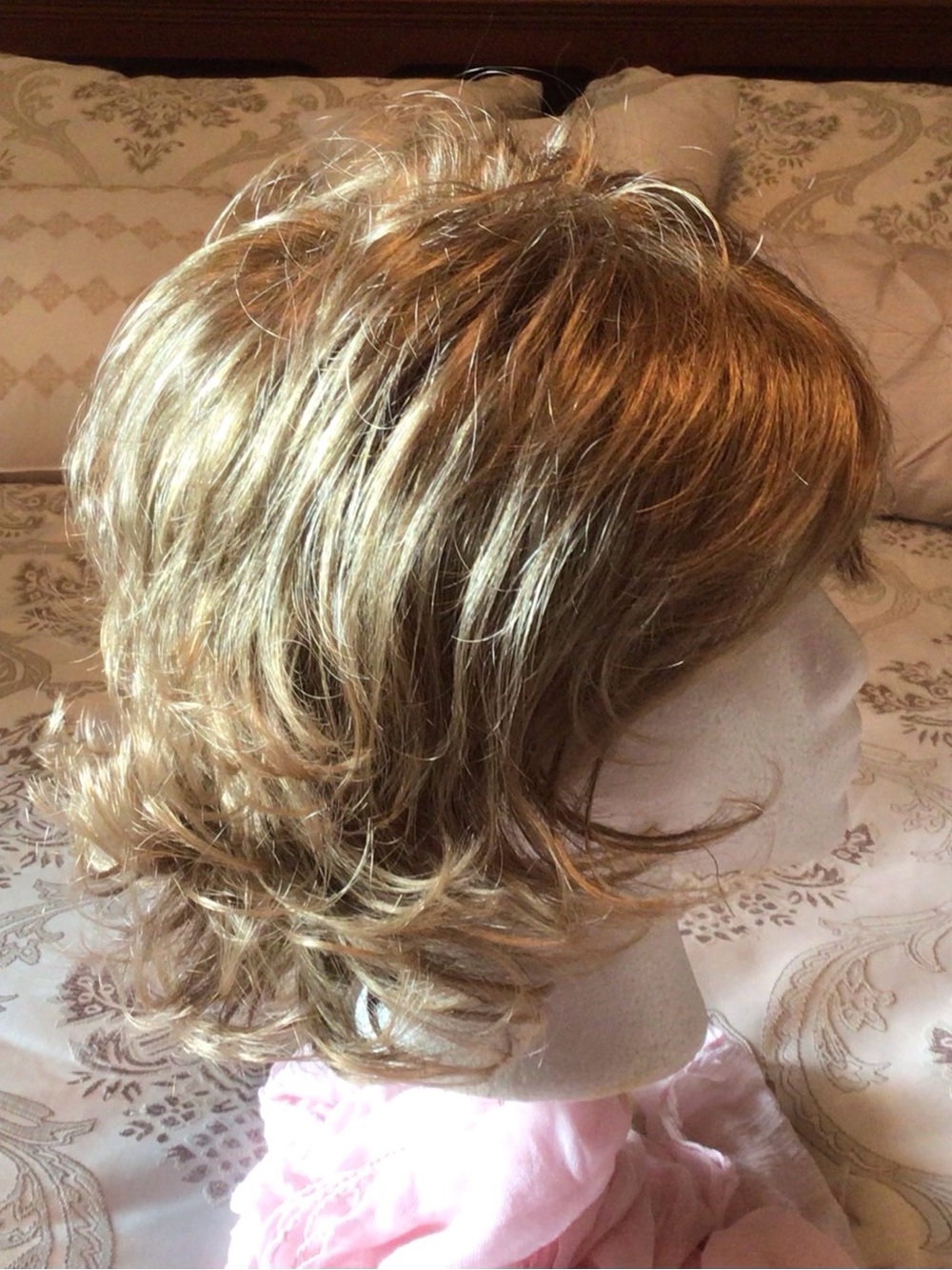 Toni Brattin “Perfection” Wig Dark Blonde - Picture 5 of 8